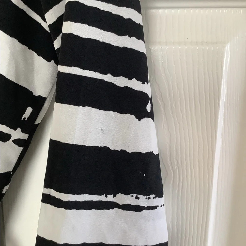 MNG Collection White and Black Striped Long Sleeve Dress Tie XS